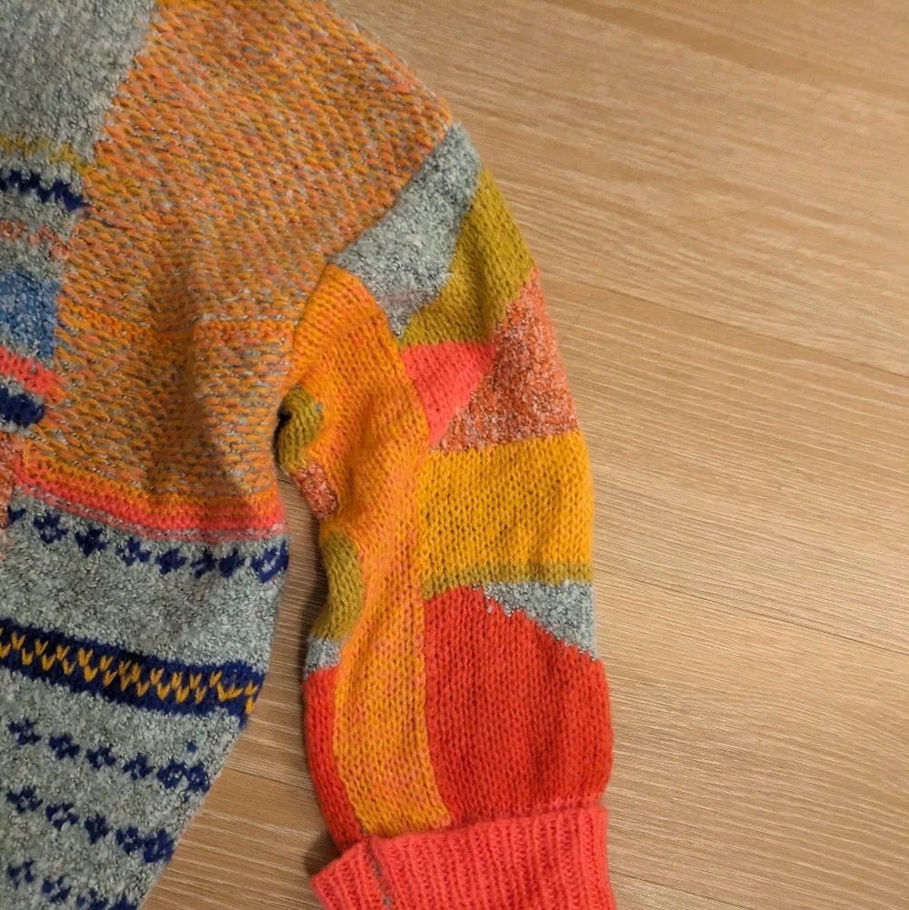 Colorful Geometric Patterned Sweater - Picture 12 of 15